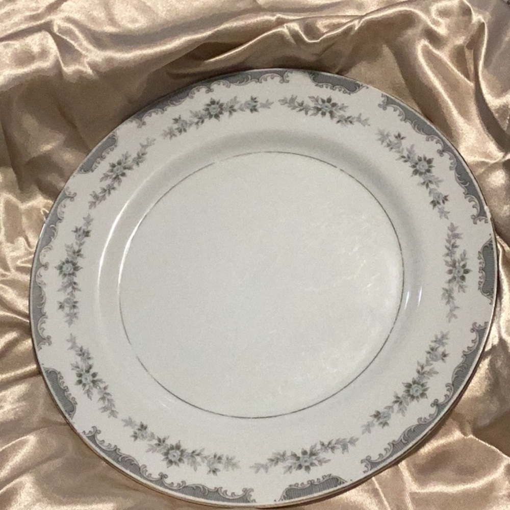 Mikasa "Arlington" Dinner Plate
